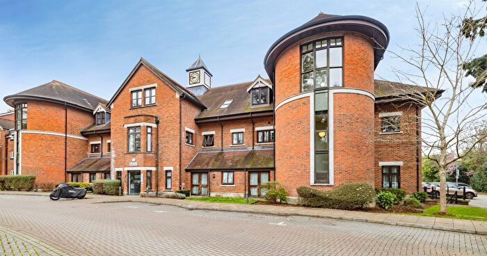 2 Bedroom Flat For Sale In Lockhart Road, Watford, WD17