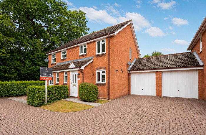 2 Bedroom Link Detached House For Sale In Winnet Way, Horsham, RH13