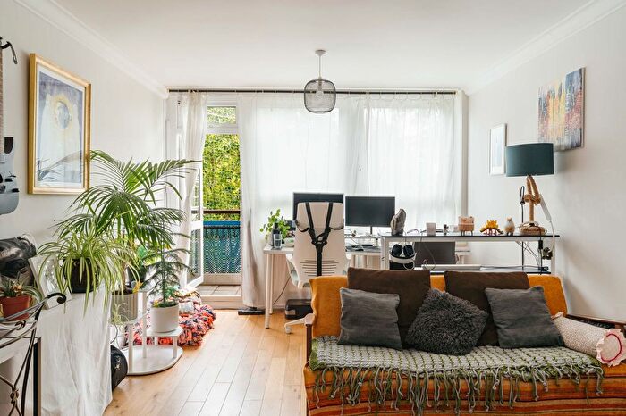 2 Bedroom Flat For Sale In Roberta Street, Johnson House Roberta Street, E2