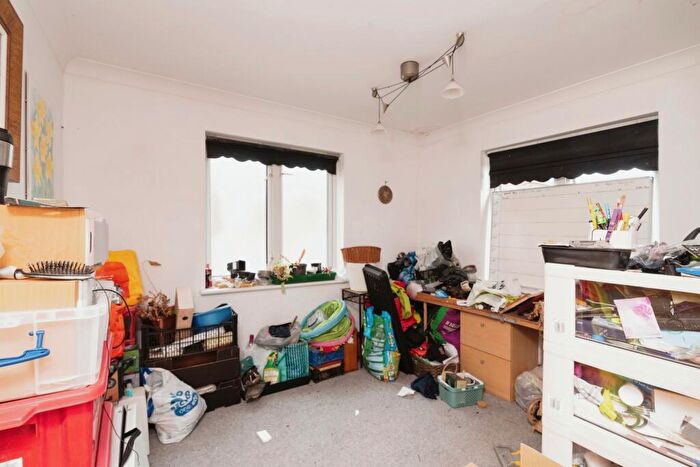 2 Bedroom Flat For Sale In Grangemoor Court, Cardiff, CF11