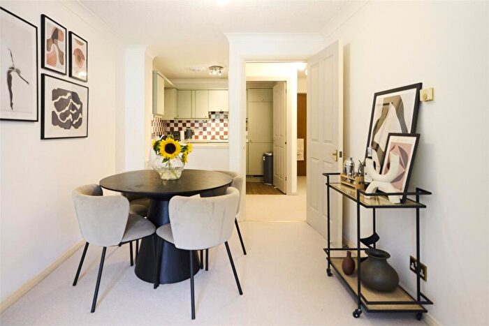 1 Bedroom Flat To Rent In Conant Mews, Aldgate, London, E1