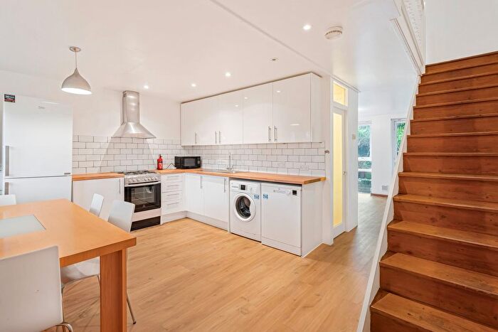 3 Bedroom Flat To Rent In Spring Gardens, Highbury New Park, Highbury Amp; Islington, N5