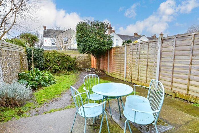 3 Bedroom End Of Terrace House For Sale In Crosley Road, Gillingham, Kent, ME7