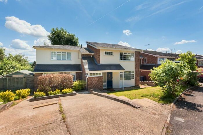 4 Bedroom Detached House To Rent In Barnards Hill Marlow, SL7