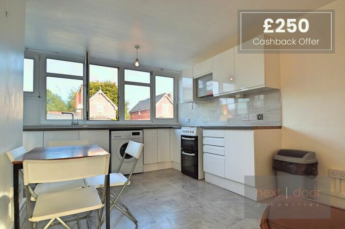 3 Bedroom Flat To Rent In Flodden Road, Oval, SE5