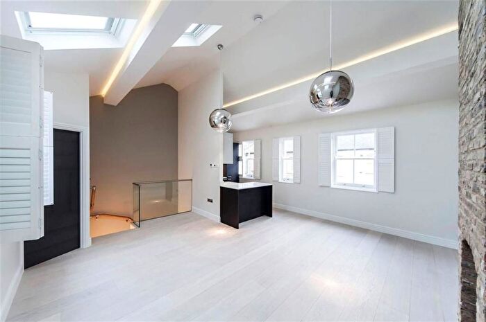 1 Bedroom Property To Rent In Montagu Mews South, London, W1H