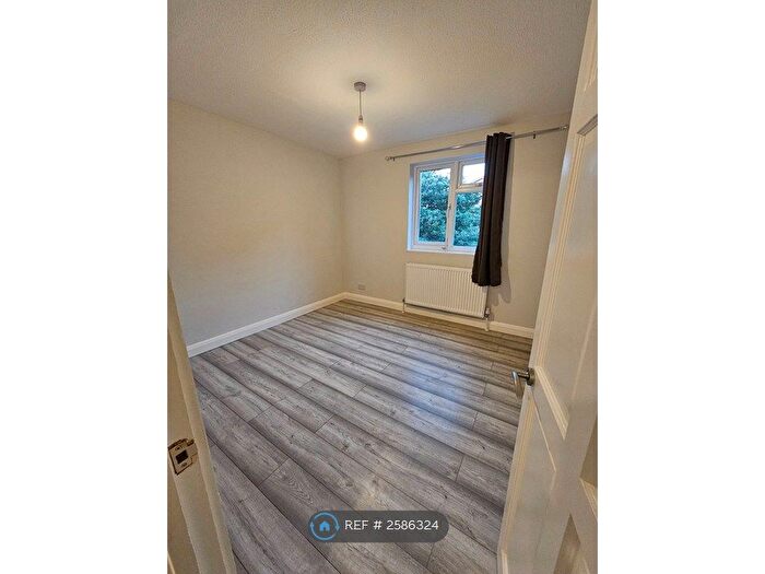 1 Bedroom Flat To Rent In Whernside Close, London, SE28
