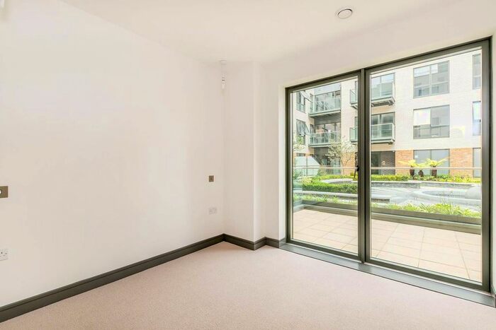 1 Bedroom Flat To Rent In Brewery Wharf, Twickenham, TW1