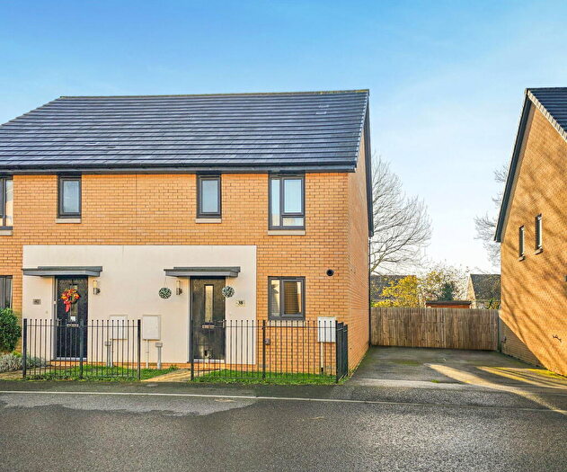 3 Bedroom Semi Detached House For Sale In Poplar Close, Plymouth, PL7