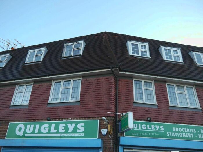 3 Bedroom Flat To Rent In Birchwood Avenue, Hatfield, AL10