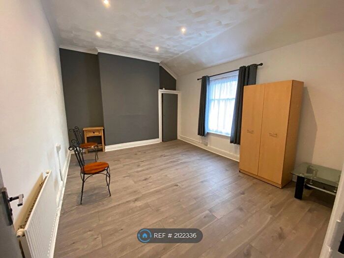 2 Bedroom Flat To Rent In Bevois Mansions, Southampton, SO14