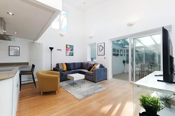 3 Bedroom Semi-Detached Bungalow To Rent In Summit Close, Edgware, HA8