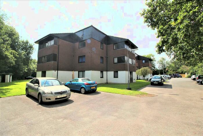 Flat To Rent In Camelot Court, Ifield West, RH11