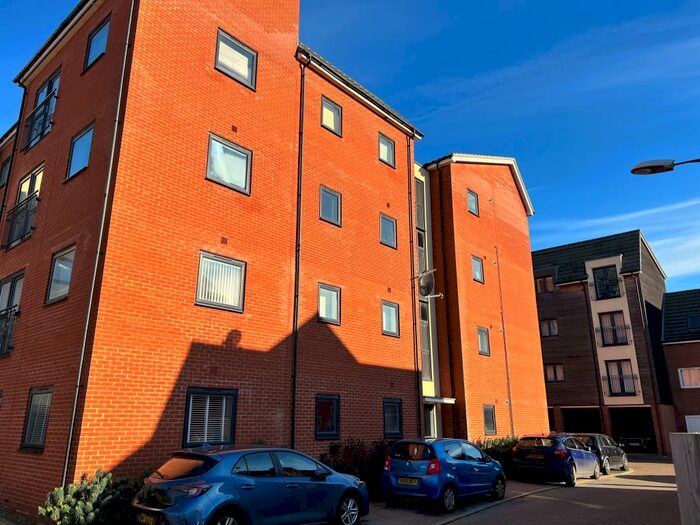2 Bedroom Apartment To Rent In Boldison Close, Aylesbury, HP19