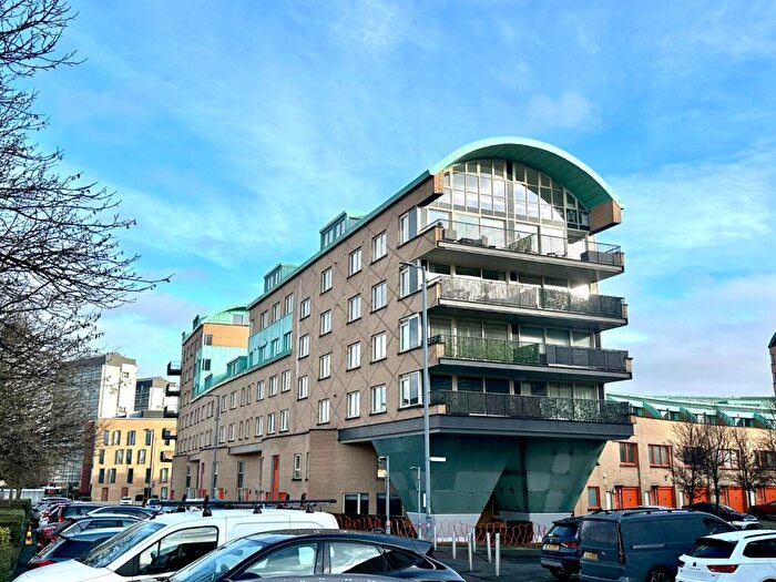 2 Bedroom Flat To Rent In Queen Elizabeth Gardens, New Gorbals, Glasgow, G5