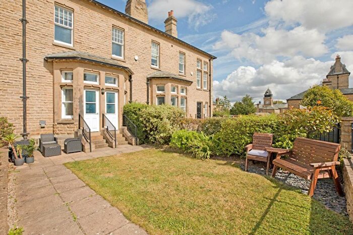 4 Bedroom Town House For Sale In Grassington Mews, Clifford Drive, Menston, LS29