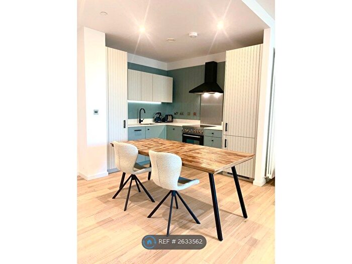 1 Bedroom Flat To Rent In Hollandbury House, London, TW8