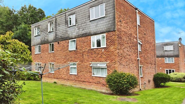 2 Bedroom Apartment For Sale In Charminster Close, Swindon, Wiltshire, SN3