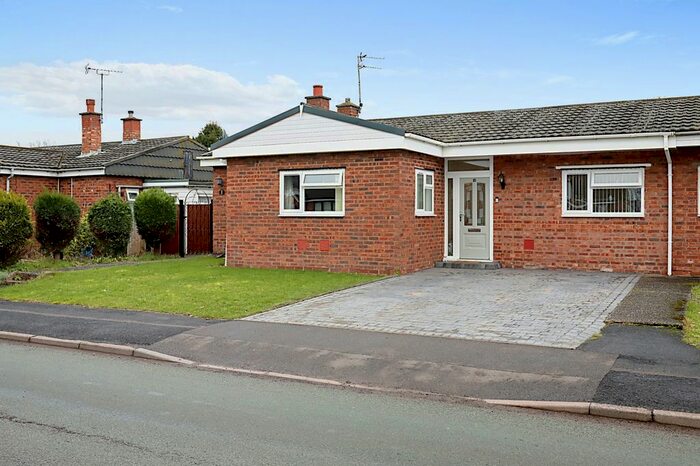 3 Bedroom Bungalow For Sale In East Road, Brinsford, Wolverhampton, Staffordshire, WV10