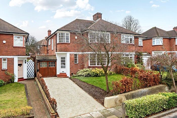 3 Bedroom Semi Detached House To Rent In Plum Lane London, SE18