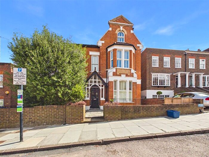 1 Bedroom Flat To Rent In Montague Road, Richmond, TW10