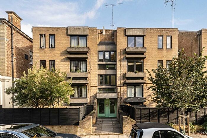 2 Bedroom Flat For Sale In Mortimer Crescent, Maida Vale, NW6