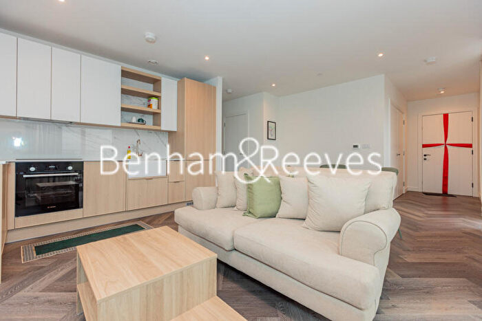 1 Bedroom Apartment To Rent In Henshaw Parade, Hendon, NW9
