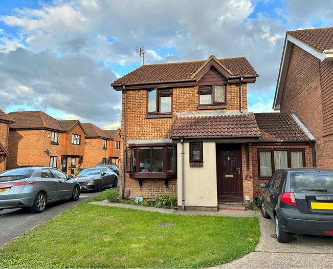 3 Bedroom Semi-Detached House To Rent In Harlech Close, Worthing, BN13