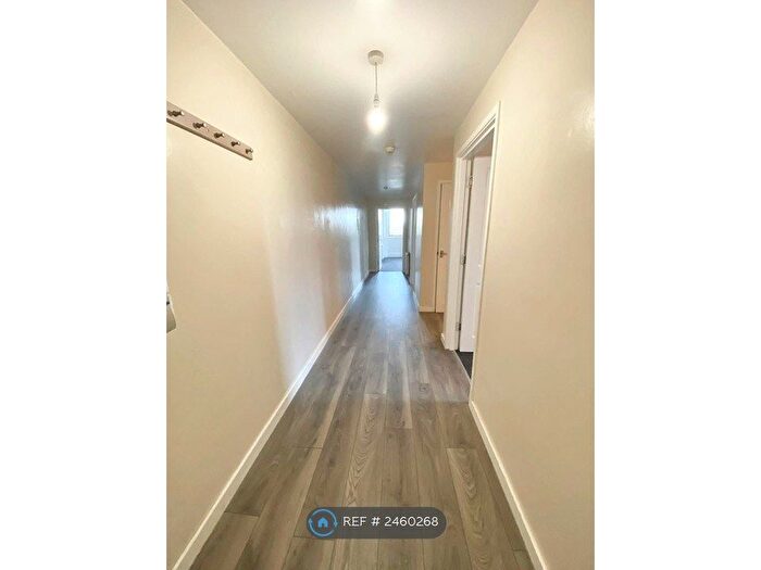 2 Bedroom Flat To Rent In Dimond Street, Pembroke Dock, SA72