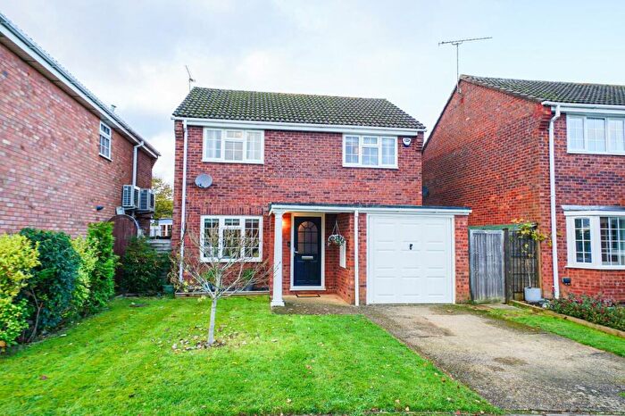4 Bedroom Detached House For Sale In Eriboll Close, Linslade, LU7