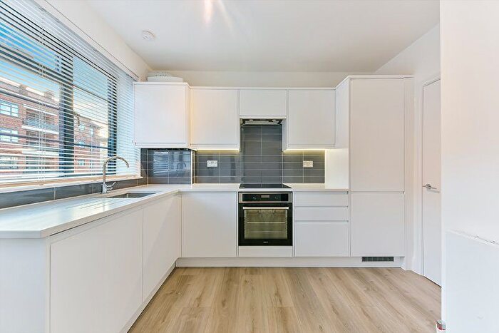 2 Bedroom Flat To Rent In Wilbraham House, Wandsworth Road, Vauxhall, London, SW8
