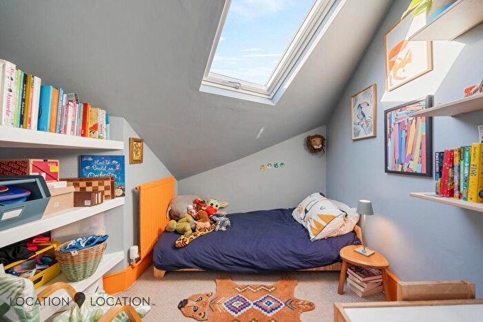 3 Bedroom End Of Terrace House For Sale In Brooke Road, London, N16