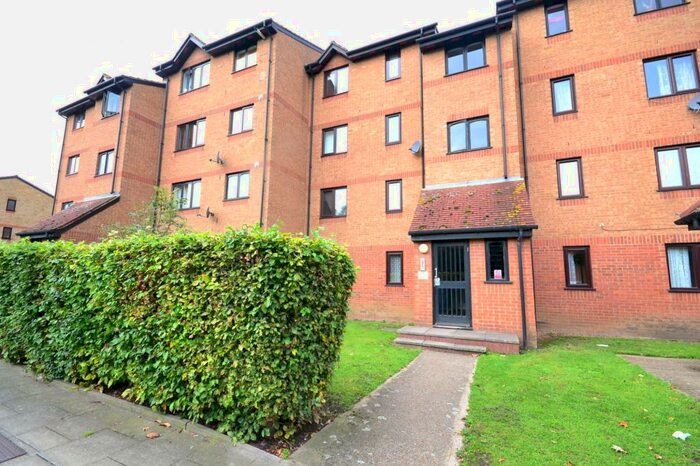2 Bedroom Flat To Rent In Glenville Grove, London, SE8