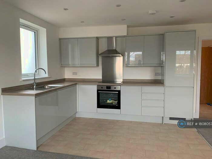 2 Bedroom Flat To Rent In Coal House, Bagshot, GU19