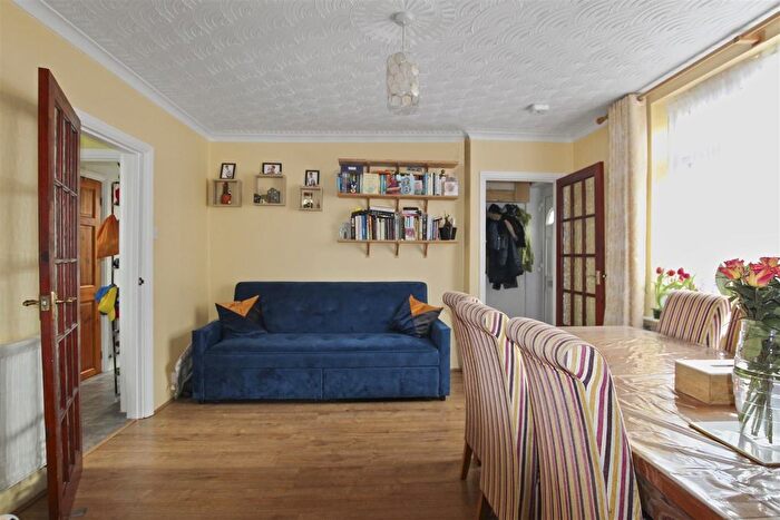 3 Bedroom Semi-detached House For Sale In Allen Road, Irthlingborough, NN9