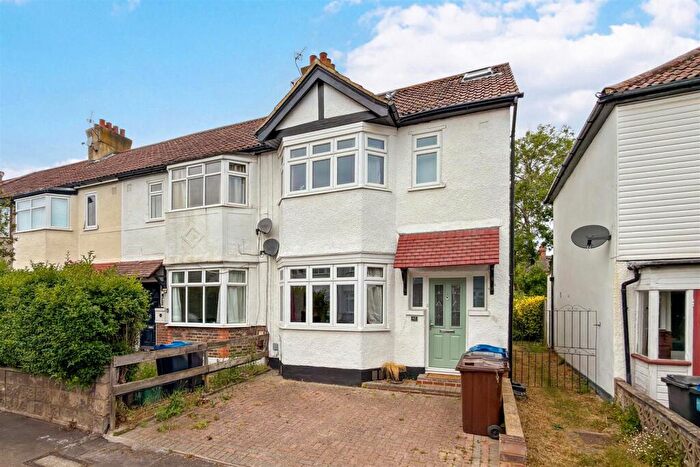 4 Bedroom End Of Terrace House For Sale In Phyllis Avenue, Motspur Park, KT3
