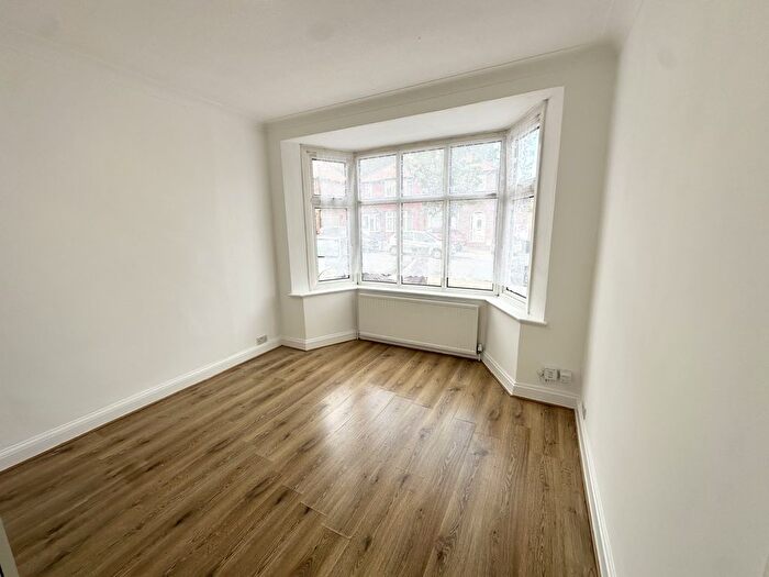 Studio To Rent In Springfield Mount, Colindale, London, NW9