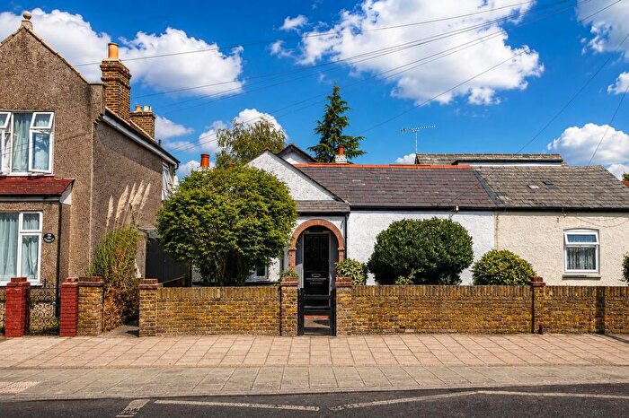 3 Bedroom Semi-Detached Bungalow For Sale In Nelson Road, Whitton, TW2