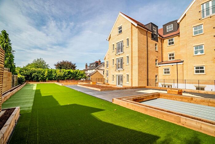 3 Bedroom Apartment For Sale In Bloomfield Road, Harpenden, Hertfordshire, AL5