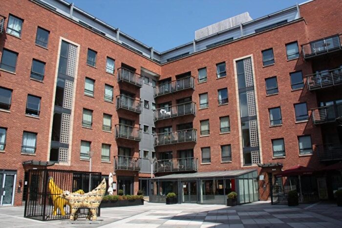 2 Bedroom Flat To Rent In Madison Square, Liverpool, Merseyside, L1