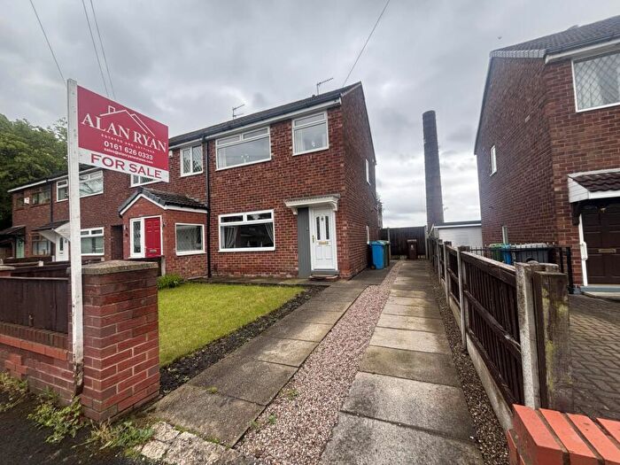 2 Bedroom Town House For Sale In Fourth Avenue, Oldham, OL9