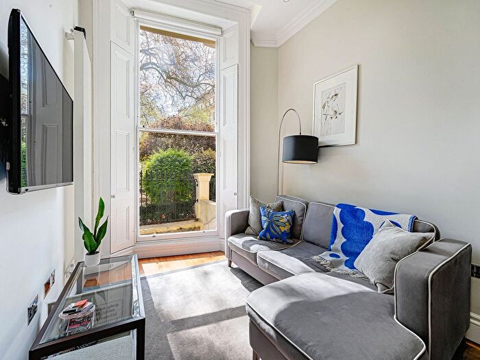 1 Bedroom Flat To Rent In Garden House, - Kensington Gardens Square, W2