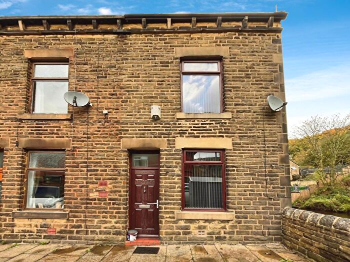 3 Bedroom End Of Terrace House For Sale In Dampier Street, Todmorden, OL14