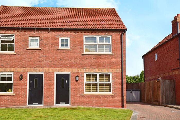 3 Bedroom Semi-Detached House For Sale In Ferryman Close, Wawne, Hull, HU7