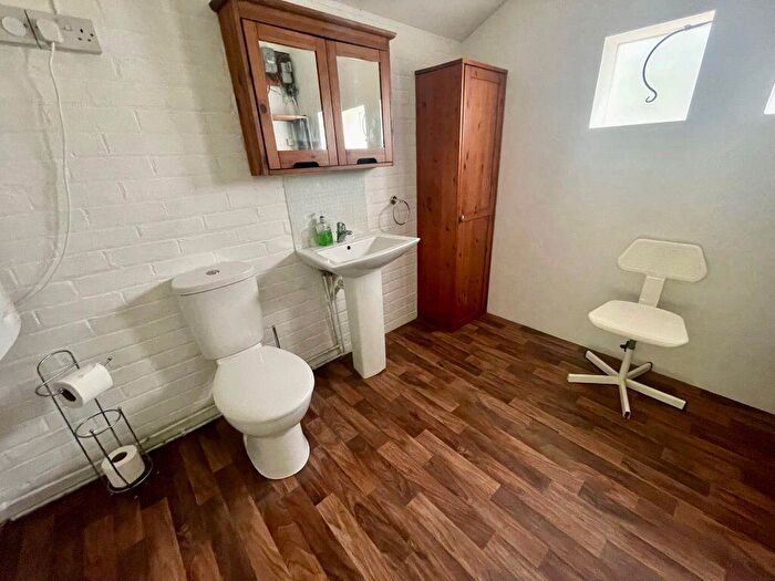4 Bedroom House To Rent In Four Double Bedroom Student House (), P07
