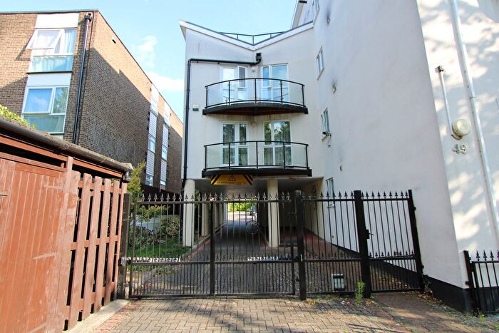 2 Bedroom Flat To Rent In Eaton Road, Sutton, SM2