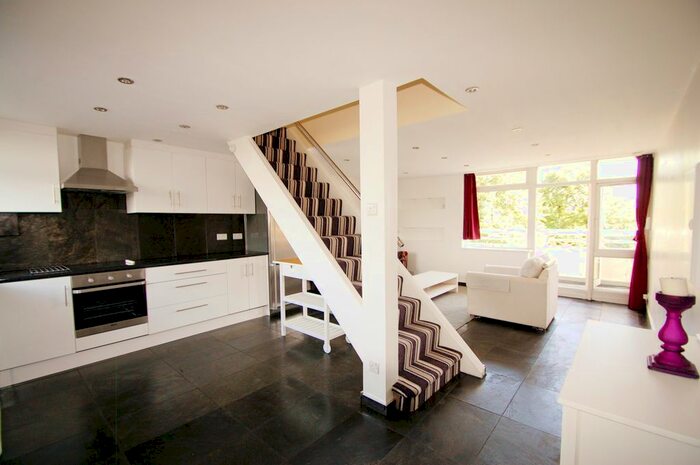 3 Bedroom Flat To Rent In Hillbeck Close, Peckham, SE15