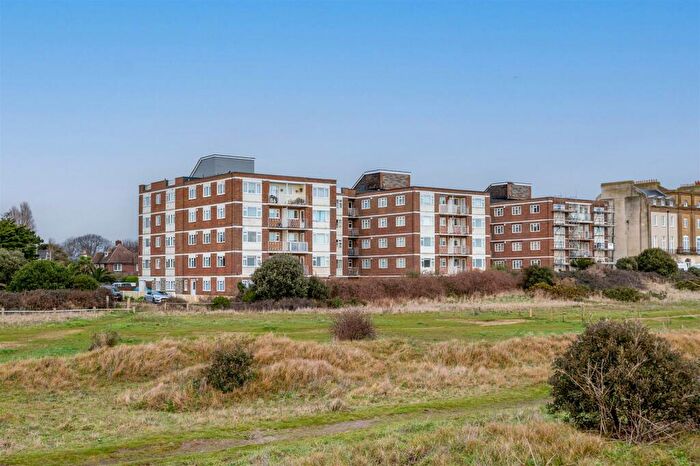 1 Bedroom Flat To Rent In Sea Front, Hayling Island, PO11