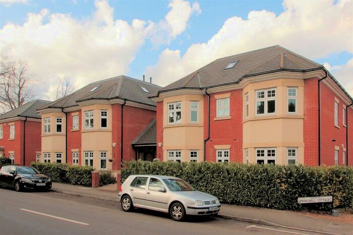 2 Bedroom Flat To Rent In Hook Heath Avenue, Hook Heath, Woking, GU22