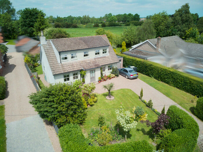 3 Bedroom Cottage For Sale In The Limes, Utterby, LN11